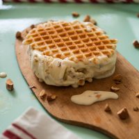 Ice cream sandwich with dulce de leche